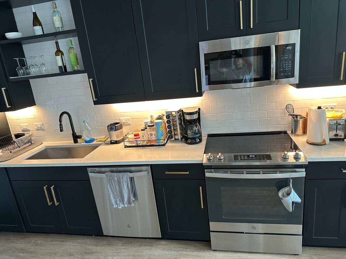 Deep cleaning kitchen in Tampa home